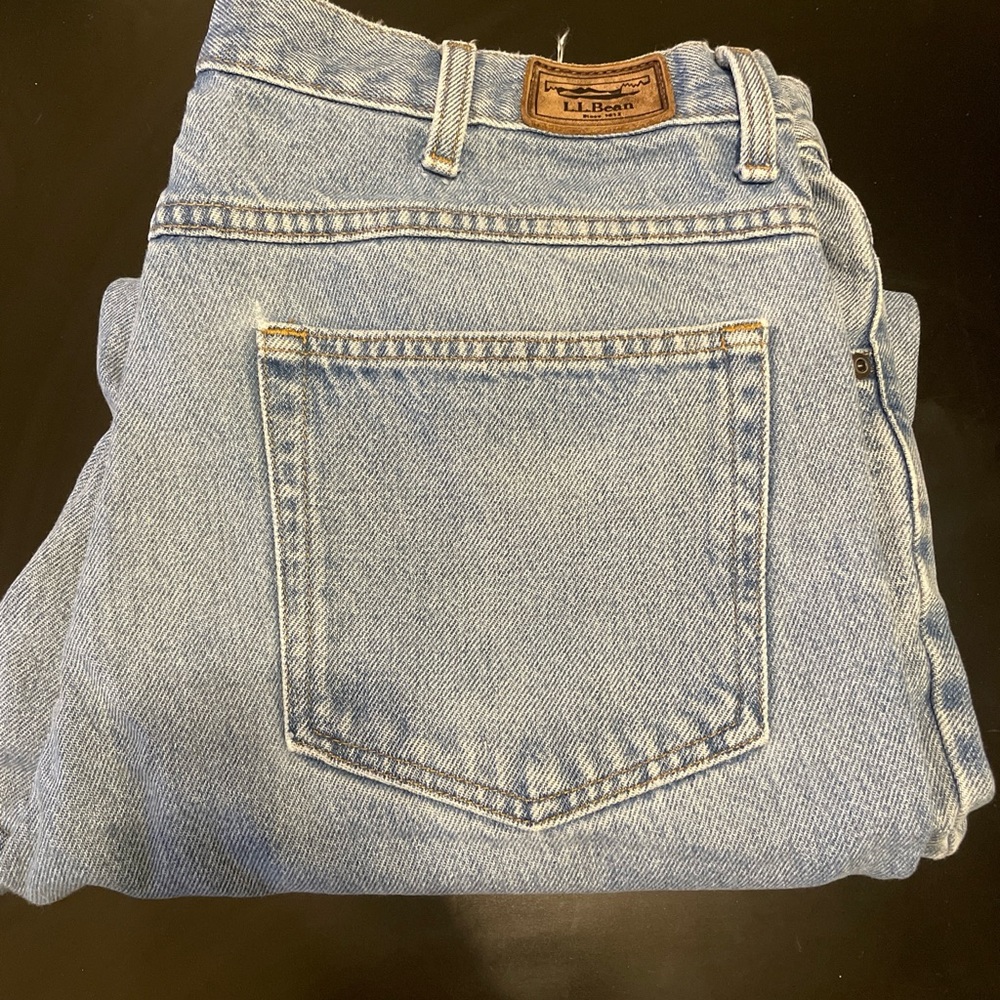 L.L. BEAN MENS CLASSIC FIT DENIM BLUE JEANS SIZE 37 X 29